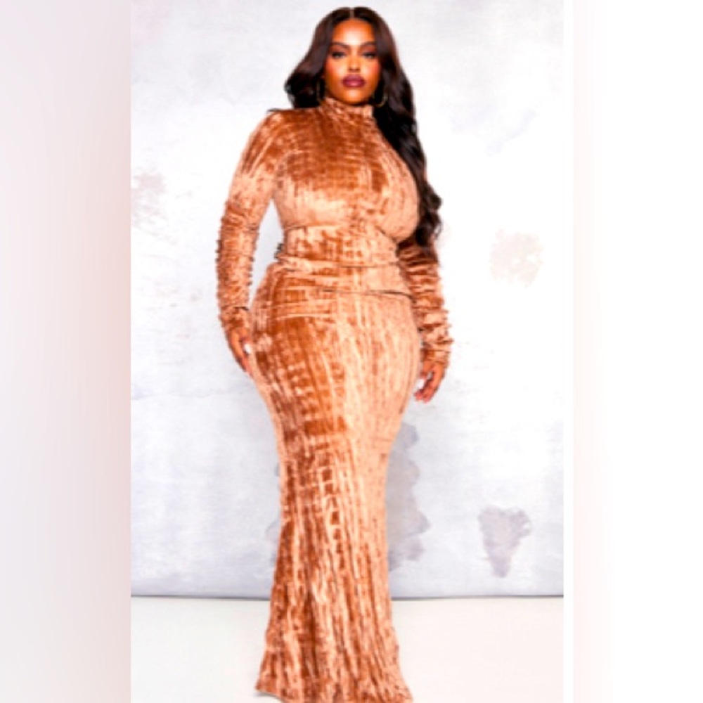 Size 16 but fits like a size 12,  super body snatching. Great for homecoming